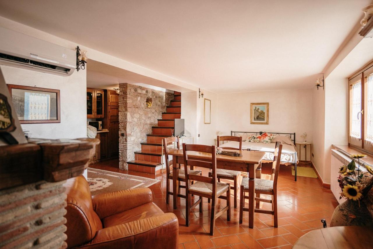 Lago Del Turano - La Taverna Con Cucina Open Space E Free Wi-Fi Ascrea Dış mekan fotoğraf